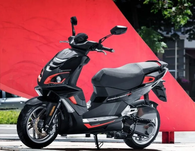 Czy na motorower trzeba mieć uprawnienia — co warto wiedzieć