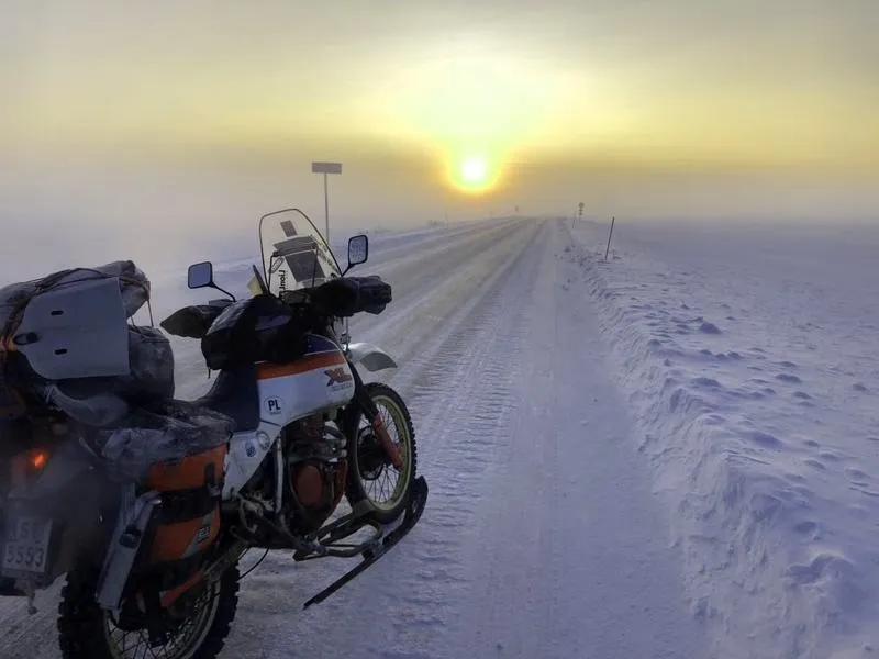 Czy przepalać motocykl w zimie? Jak nie zaszkodzić silnikowi