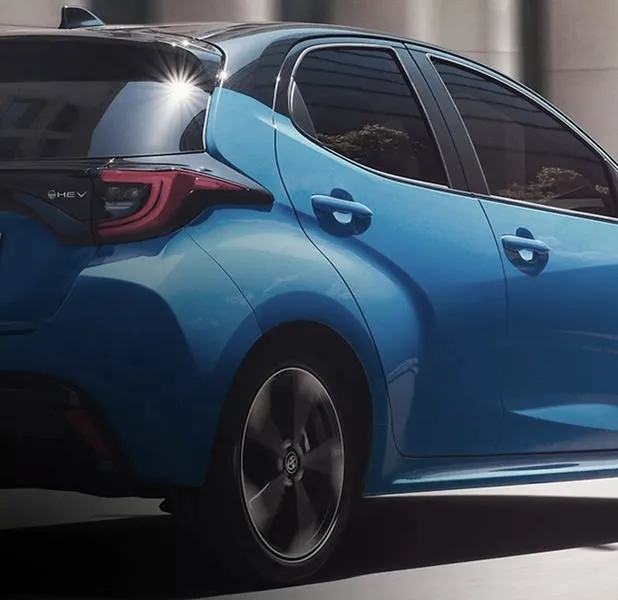 Gdzie znaleźć sterownik silnika w Toyocie Yaris? Praktyczny przewodnik dla kierowców