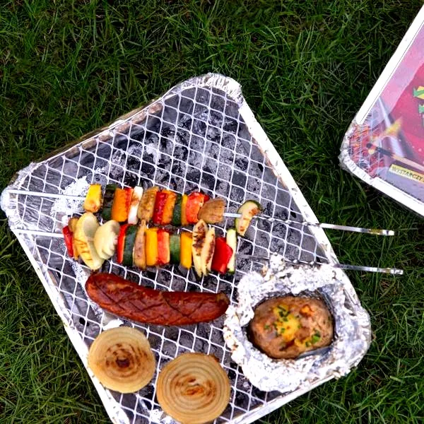 Ile czasu pali się grill jednorazowy? Odpowiedzi na najczęstsze pytania