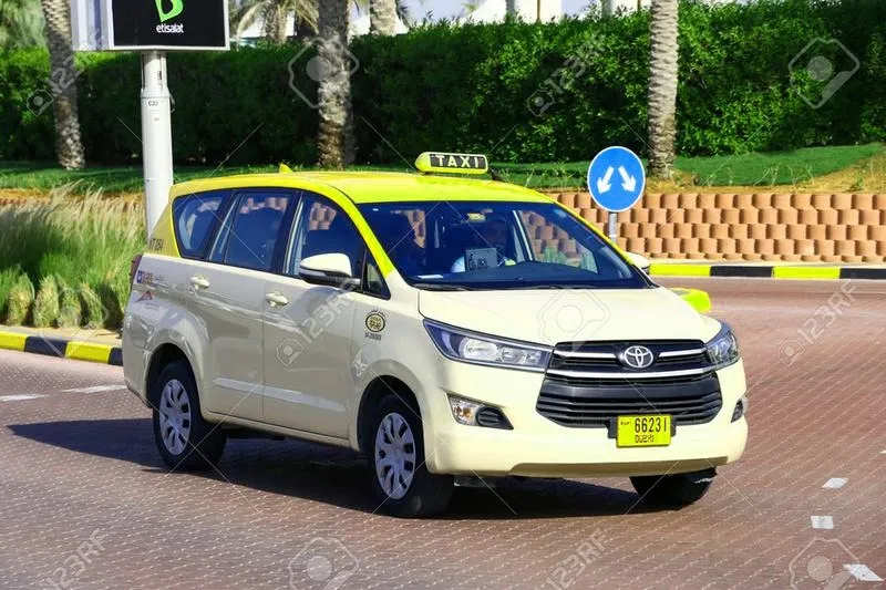 Ile kosztuje przejazd taxi z Dubaju do Abu Dhabi? Ceny i czas podróży