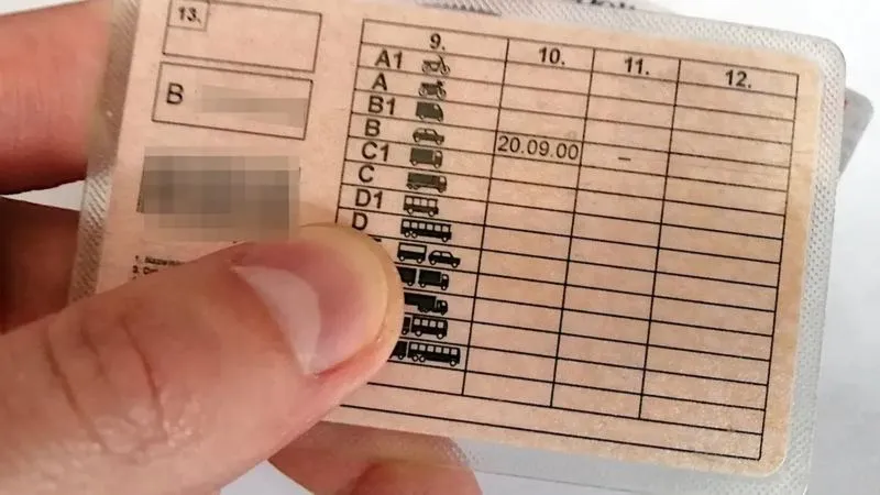 Ile razy rekordzista zdawał prawo jazdy? Poznaj niesamowite fakty!