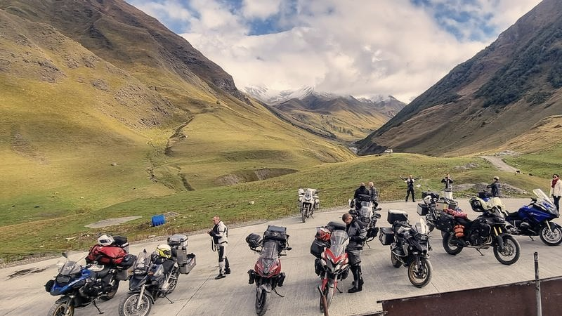 Jak dotrzeć motocyklem do Gruzji: trasa, granice i koszty podróży
