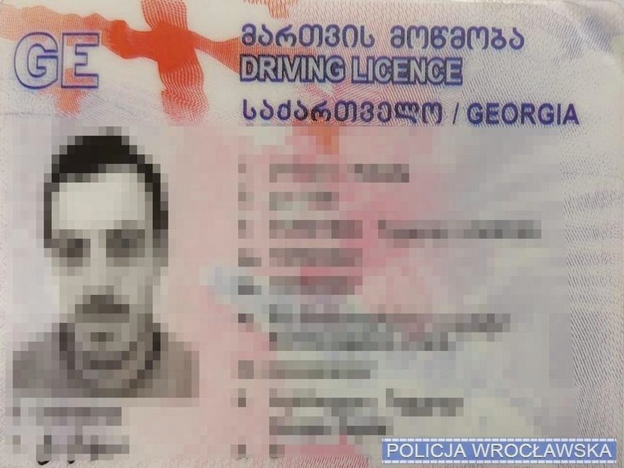 Prawo jazdy: jakie zdjęcie przygotować, by uniknąć odrzucenia?