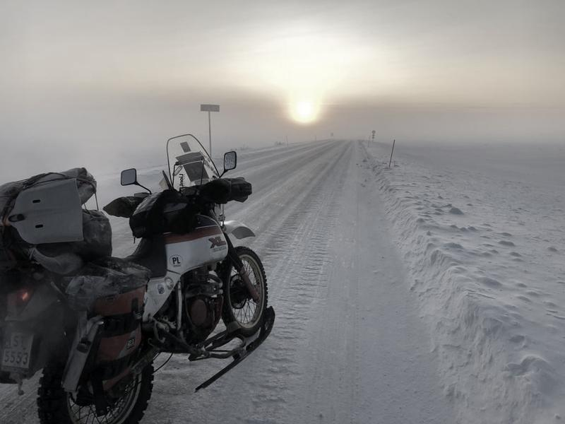 Akumulator motocyklowy zimą