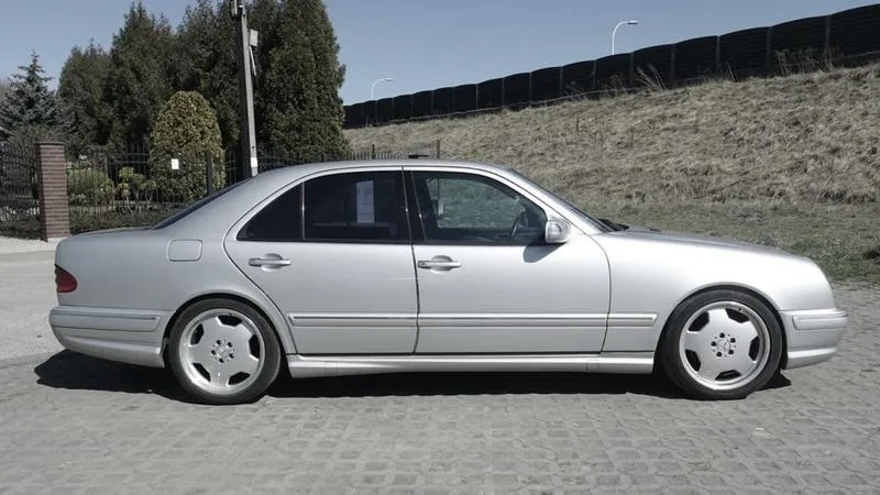 Mercedes W210