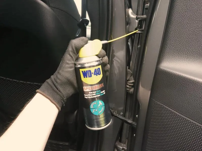 Produkty do smarowania zawiasów