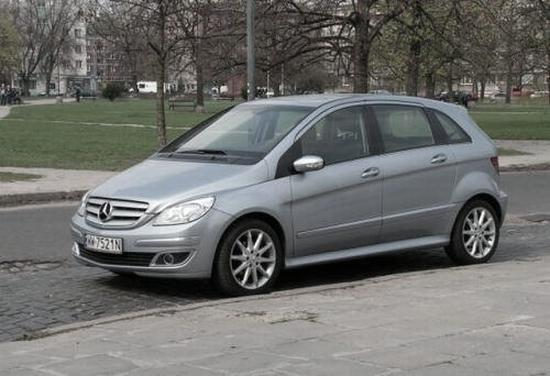 Wymiana bezpieczników Mercedes A 170